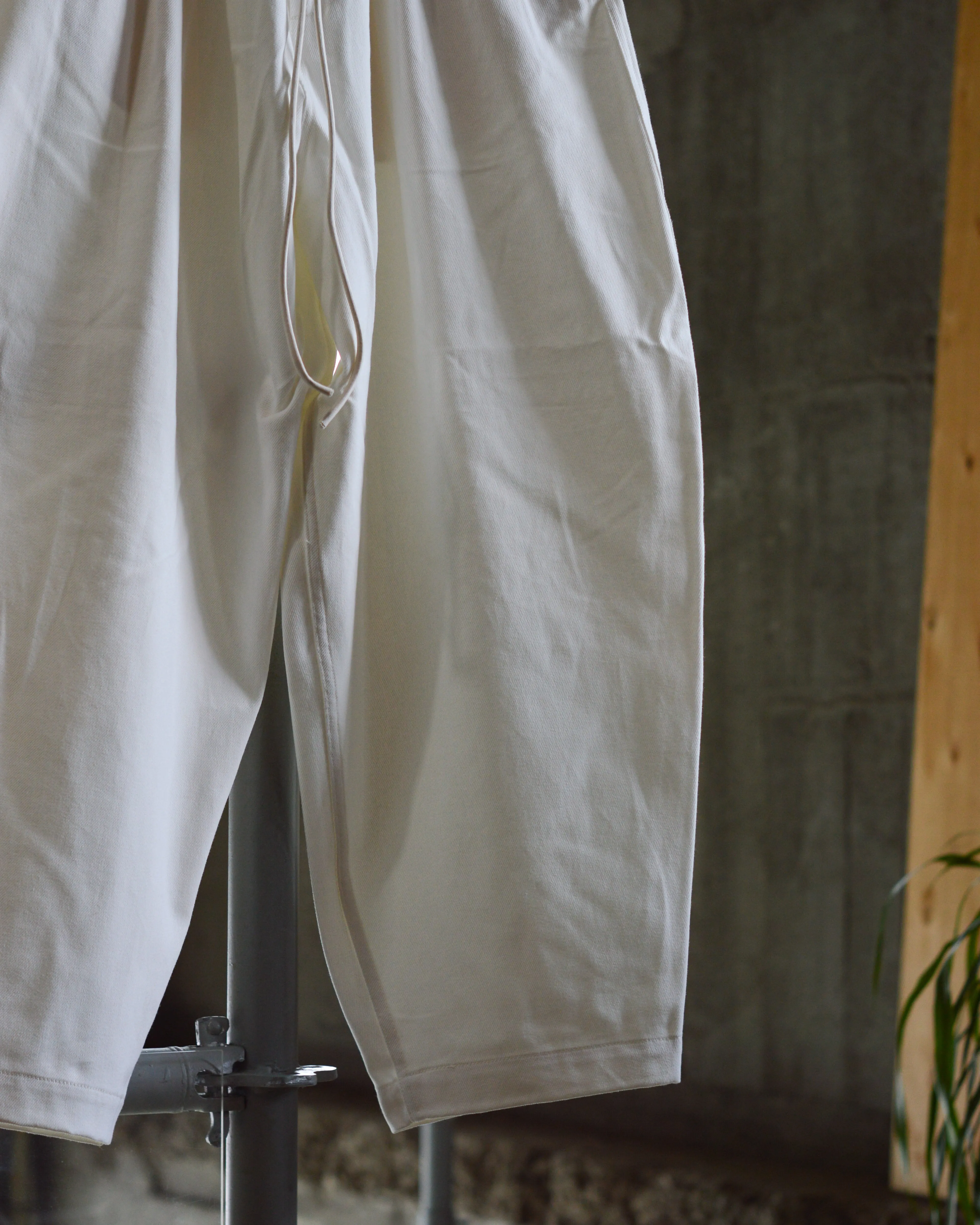 BALLOON WIDE EASY DENIM TROUSERS(WHITE)