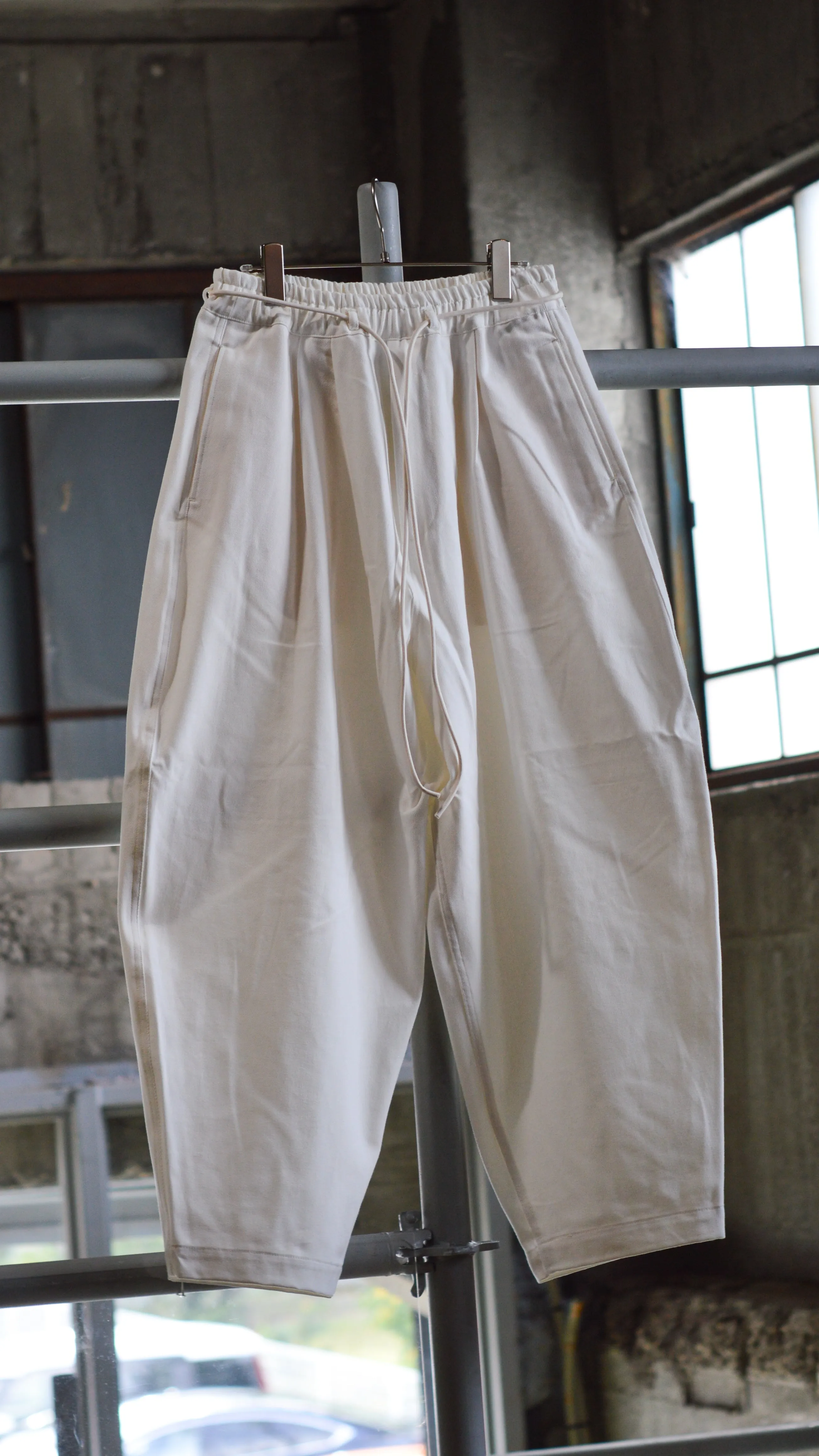 BALLOON WIDE EASY DENIM TROUSERS(WHITE)