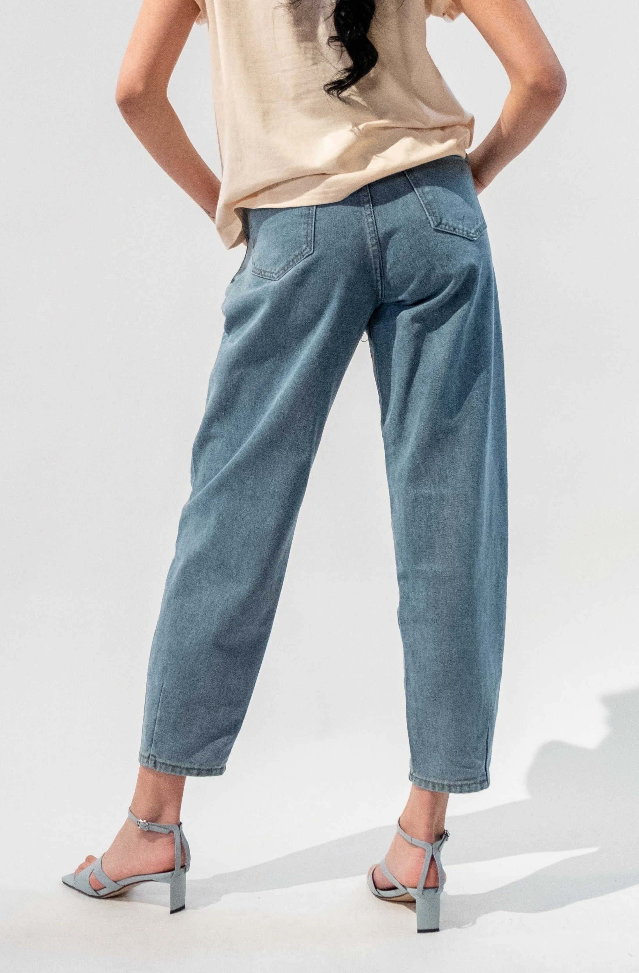 High Waisted Pleated Jeans