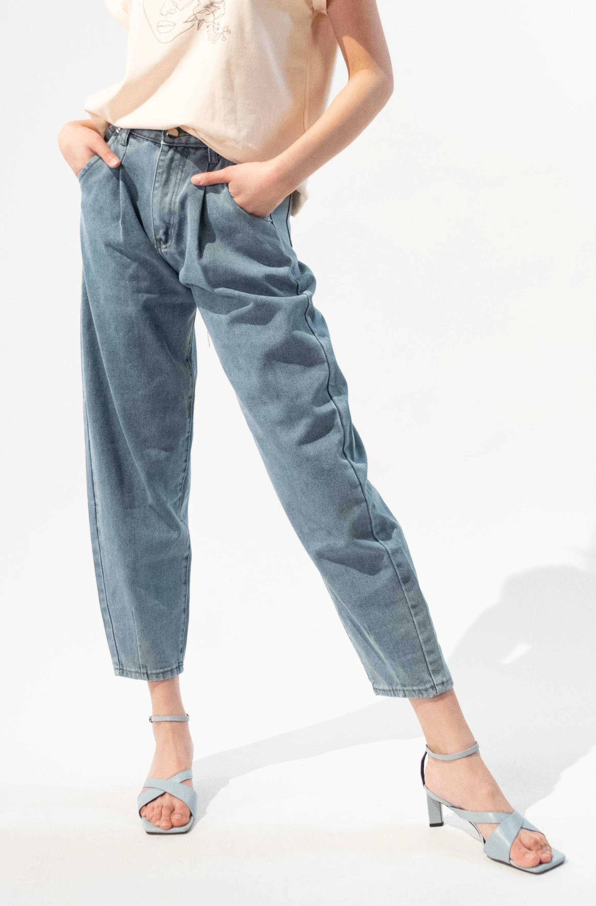 High Waisted Pleated Jeans